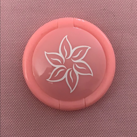 ❄️Eyeshadow in Dusty miller shade by Blossom - Picture 2 of 3